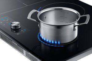 Samsung smart home: il piano a induzione virtual flame è il futuro della cucina