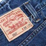 Robot laser per colorare i jeans: rivoluzione in casa levi's strauss