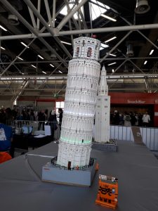 Immagine torre di Pisa con i lego Nerd Show