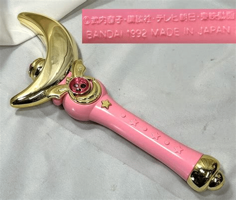 Sailor Moon Moon Stick Resparkle: prezzo, uscita e preordini del nuovo Scettro Lunare Moon Stick Resparkle